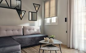 Pothos Suites